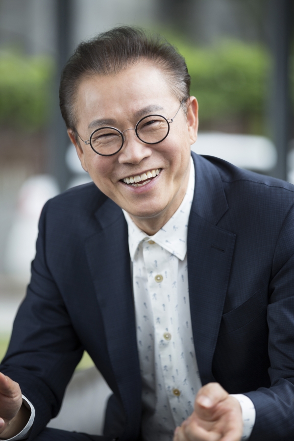 문주현 MDM그룹 회장(사진)이 지난해 그룹 매출 증가율, 1인당 매출·영업이익·순이익 등 4개 부문에서 1위를 차지한 것으로 나타났다. [사진=MDM그룹]