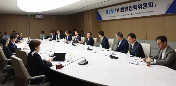 정부는 AI 시대 신 산업정책 중간 점검과 함께 AI 표준화 전략 로드맵을 발표했다. [사진=산업통상자원부]