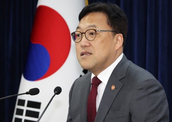 김병환 금융위원회 위원장이 12일 서울 종로구 정부서울청사에서 기자간담회를 하고 있다 / 사진=연합뉴스