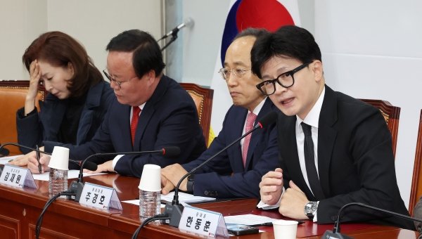 국민의힘 한동훈 대표는 6일 "새로이 드러나고 있는 사실 등을 감안할 때 대한민국과 국민을 지키기 위해서 윤석열 대통령의 조속한 직무집행정지가 필요하다고 판단한다"고 말했다. /사진=연합뉴스