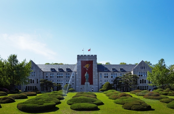 고려대 본관 전경./사진=고려대학교