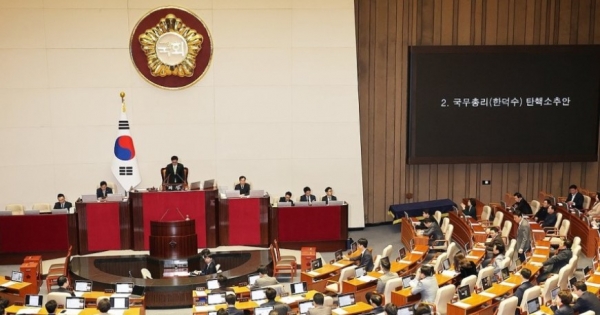 우원식 국회의장이 27일 오후 국회 본회의에서 한덕수 대통령 권한대행 국무총리 탄핵소추안을 상정하고 있다. /사진=연합뉴스