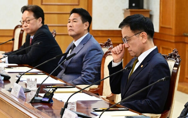 최상목 대통령 권한대행 부총리 겸 기획재정부장관이 27일 서울 종로구 정부서울청사에서 열린 국가안전보장회의(NSC)에서 모두발언을 하고 있다. /사진=대통령실사진기자단