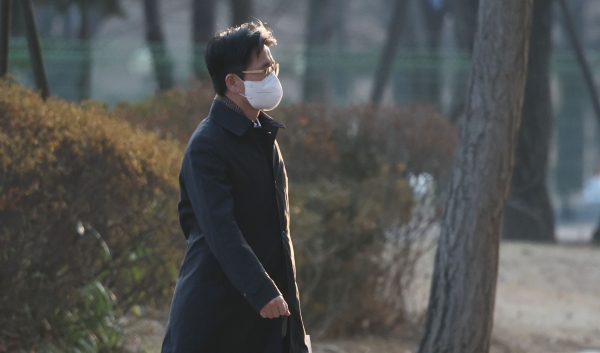 오동운 고위공직자범죄수사처(공수처) 처장이 12일 오전 경기도 정부과천청사 공수처로 출근하고 있다. /사진=연합뉴스