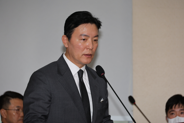 김성훈 대통령경호처 차장이 22일 국회에서 열린 '윤석열 정부의 비상계엄 선포를 통한 내란 혐의 진상규명 국정조사 특별위원회' 1차 청문회에서 의원질의에 답하고 있다. /사진=연합뉴스