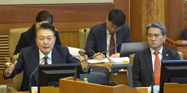 윤석열 대통령이 4일 서울 종로구 헌법재판소에서 열린 본인의 탄핵심판 5차 변론에 피청구인으로 출석해 진술하고 있다. /사진=헌법재판소 제공