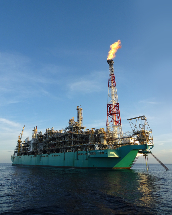한화오션이 건조한 세계최초 FLNG/ 사진 = 한화오션