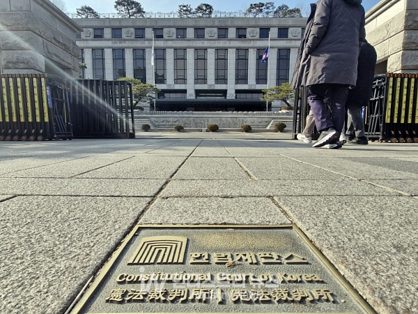 한국갤럽이 윤석열 대통령 탄핵심판과 관련해 6개 국가 기관 신뢰여부를 조사한 결과 헌법재판소를 '신뢰한다'는 응답은 53%, '신뢰하지 않는다'는 응답은 38%로 집계됐다./2025.1.3. 사진=서영길 기자