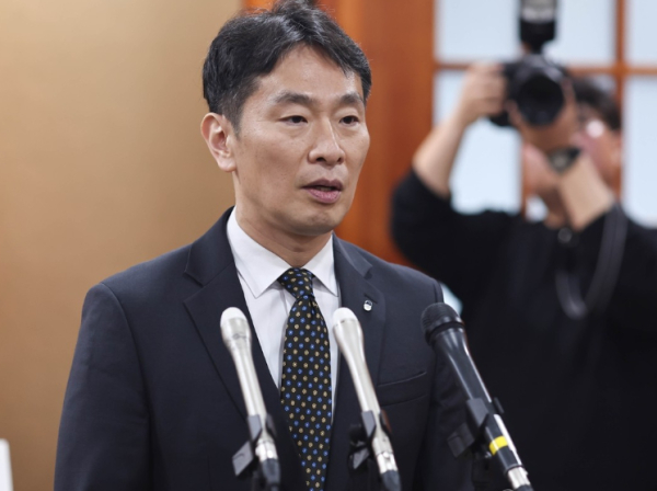 이복현 금융감독원장이 지난 10일 서울 금융투자협회에서 열린 자산운용사 CEO 간담회 후 브리핑하고 있다 / 사진=연합뉴