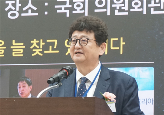 폴리뉴스 김능구 대표가 포럼에서 발언하고 있다./사진=폴리뉴스