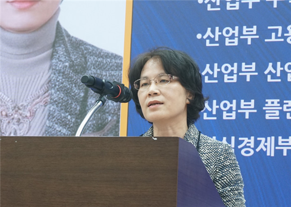 서정란 한국자동차모빌리티산업협회 상무가 발언하고 있다./사진=폴리뉴스