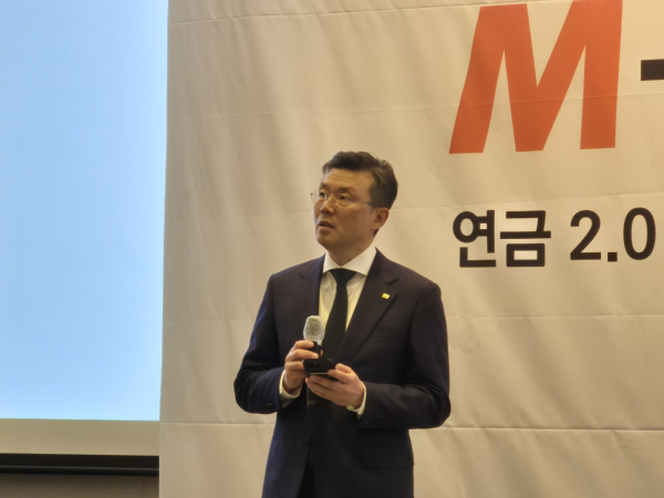 15일 FKI컨퍼런스센터에서 열린 ‘M-ROBO’ 출시 기자간담회에서 손수진 미래에셋자산운용 ETF연금마케팅부문 대표가 ‘연금 2.0 시대와 퇴직연금 로보어드바이저’에 대해 소개하고 있다. / 사진 = 김은경기자