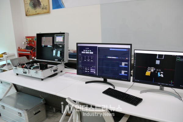 픽스머신은 PLC, HMI, 센서, 액추에이터, AI 분석 환경을 통합해, 교육기관·기업현장 등에서 스스로 CPS와 디지털트윈 환경을 실습할 수 있도록 설계됐다. [사진=인더스트리뉴스]<br>