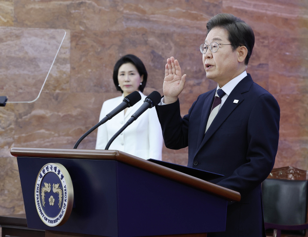 이재명 대통령이 4일 서울 여의도 국회에서 열린 제21대 대통령 취임선서식에서 선서 하고 있다. /사진=국회사진기자단