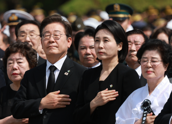 이재명 대통령과 김혜경 여사가 현충일 추념식에 참석해 취임 후 첫 국가기념일 행사를 가지고 있다. /사진=연합뉴스