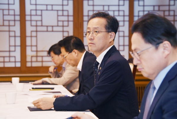 이형일 기획재정부 장관 직무대행이 23일 정부서울청사에서 열린 '중동사태 관계기관 합동 비상대응반 회의'에서 모두 발언을 하고 있다 / 사진=기획재정부