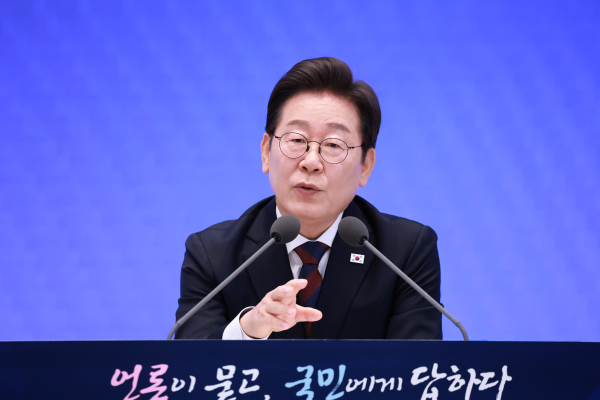 이재명 대통령이 3일 청와대 영빈관에서 열린 '대통령의 30일, 언론이 묻고 국민에게 답하다' 기자회견에서 발언하고 있다. /사진=연합뉴스