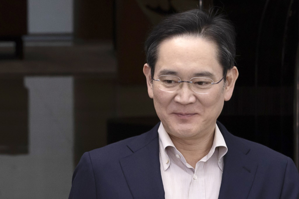 일본 출장을 마친 이재용 삼성전자 회장이 지난달 9일 서울 강서구 김포비즈니스항공센터를 통해 귀국하고 있다. /사진=연합뉴스