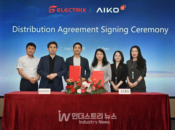 일렉트릭스가 최근 아이코솔라와 공식 대리점 계약을 체결하고, 본격적인 국내 신재생에너지 시장 공략에 나선다. [사진=일렉트릭스]