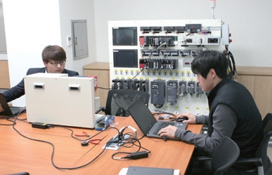 ▲ 데모키트를 활용한 FA기술상담 교육