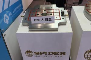 [포토] 에이이지, 금형고정영구전자척 공개