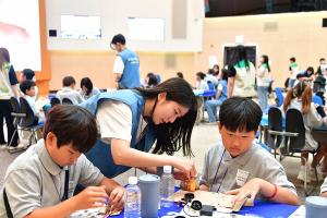 포스코퓨처엠, ‘푸른꿈 환경학교’ 열어… “직접 만든 전기차로 레이싱 체험”