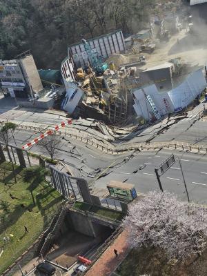 광명 신안산선 공사 현장 붕괴… “작업자 2명 연락 두절”