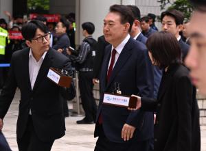 윤석열, 오늘 대선 전 마지막 내란혐의 공판…공개 메시지 낼까