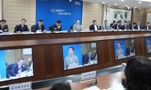 전남도 김영록 지사, “재생에너지가 미래… 태양광·풍력 확대해야”