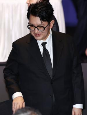 하이브 방시혁 의장 '사기적 부정거래' 조사에 주가 하락…오너 리스크 현실화