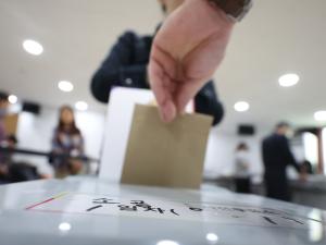 유권자 신원 확인 맡은 선거사무원이 대리투표…경찰 긴급체포
