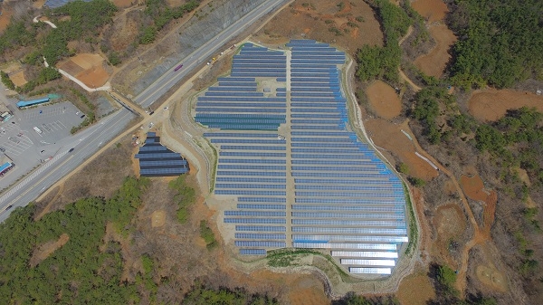 해드림에너지가 강원 영월군 창원리에 건설한 2.1MW 규모의 태양광발전소 전경 [사진=해드림에너지]