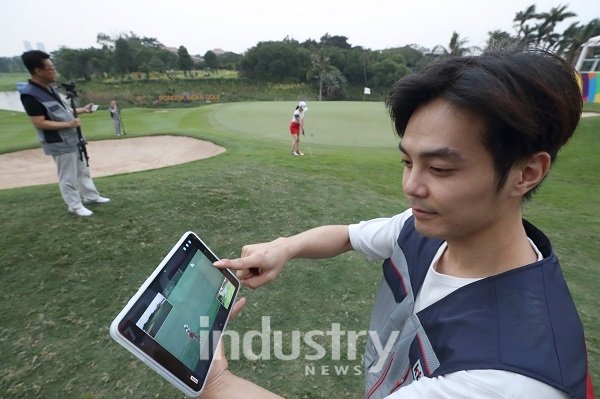 KT가 아시아 최대 스포츠 축제가 열리고 있는 자카르타에서 5G 기술로 실감나는 영상을 선보이고 있다. [사진=KT]