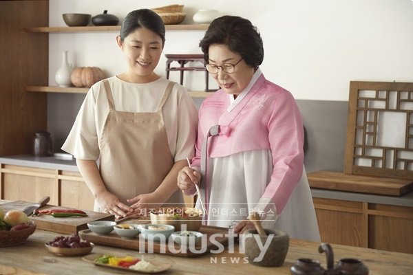 롯데백화점이 강남점에 남도 음식의 200년 비법을 자랑하는 남파고택과 협업해 한식당을 오픈한다. [사진=롯데백화점]