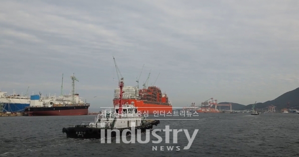 삼성중공업은 거제조선소 인근 해상에서 예인선박을 원격·자율 운항하는 데 성공했다고 10월 19일 밝혔다. [사진=삼성중공업]