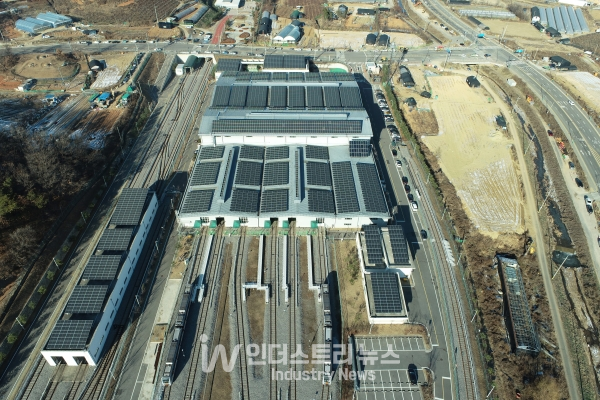 솔라플레이가 지난해 인천 운연기지에 시공한 1MW급 지붕형태양광 [사진=솔라플레이]