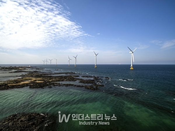 한국남동발전은 국내 최초의 해상풍력단지인 탐라해상풍력을 운영하고 있다. [사진=한국남동발전]