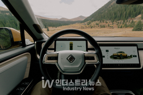 2022 리비안 R1T 에디션 차량 내부 인테리어 [사진=AWS]