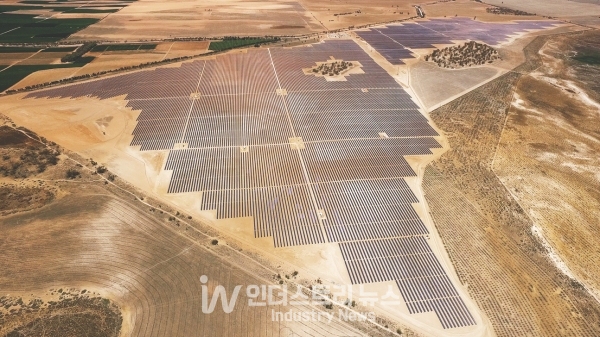 호주 빅토리아 주에 건설한 113MW 규모 카라독(Karadoc) 태양광 프로젝트. 빅토리아 주 최대 태양광 프로젝트다. [사진=바이와알이]