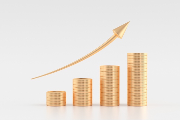 2025년 최저임금이 올해보다 1.7% 올라 시간당 1만30원으로 결정됐다. 사진은 상향된 내년 최저임금을 상징한다. [사진=gettyimage]