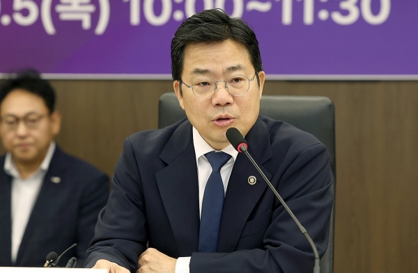 박성택 산업통상자원부 1차관이 5일 서울 중구 대한상공회의소에서 열린 산업·에너지 R&D 투자방향 간담회를 주재하고 있다. [사진=산업통상자원부]