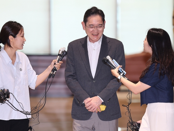 @ 유럽 출장을 마치고 귀국한 이재용 삼성전자 회장. [사진=삼성전자]