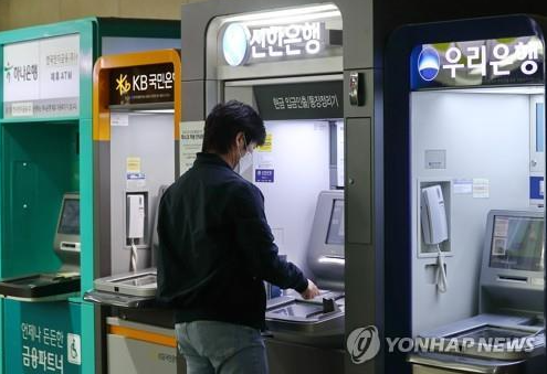 국내 금융지주들이 올 상반기에 거둔 순이익이 14조원대에 달하는 것으로 나타났다 / 사진=연합뉴스