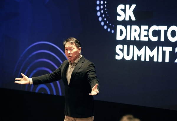 @ 최태원 SK그룹 회장이 지난 7일 서울 광진구 워커힐 호텔에서 ‘SK 디렉터스 서밋 2024'에서 오프닝 스피치를 하고 있다. /사진=SK그룹