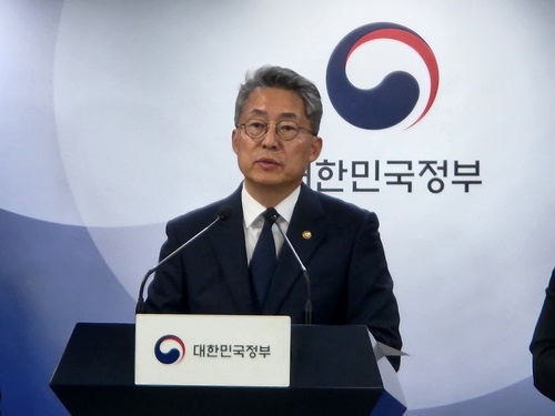 김민석 고용노동부 차관이 11일 서울 종로구 정부서울청사에서 발언하고 있다. /사진=고용노동부