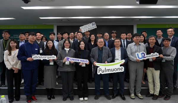 21일 서울 강남구 풀무원 본사에서 열린 '2024 풀무원 오픈이노베이션 데모데이' 행사 종료 후 참석자들이 기념 촬영을 하고 있다./사진=풀무원