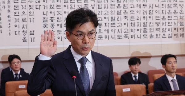 마용주 대법관 후보자가 26일 오전 서울 여의도 국회에서 열린 인사청문회에서 선서하고 있다. /사진=연합뉴스