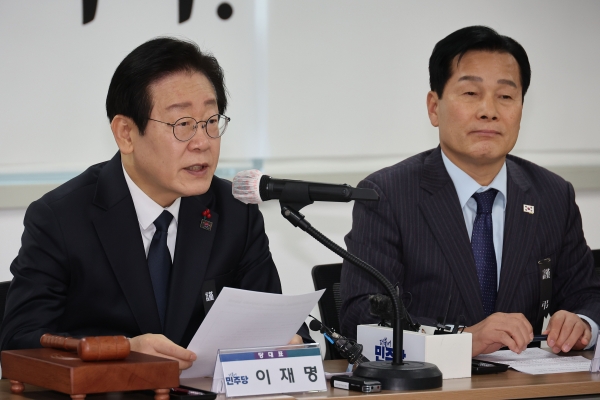 더불어민주당 이재명 대표가 30일 오전 전남 무안군 전남도당에서 열린 현장 최고위원회의 및 항공사고대책위원회 긴급 연석회의에서 발언하고 있다. /사진=연합뉴스