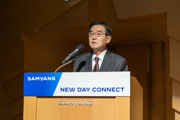 @ 김윤 삼양홀딩스 회장이 2일 경기도 판교 디스커버리센터에서 열린 ‘2025년 삼양 NEW DAY CONNECT’에서 임직원들에게 신년 메시지를 전하고 있다. /사진=삼양그룹