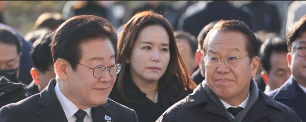 국민의힘 권영세 비상대책위원장과 더불어민주당 이재명 대표가 3일 오전 서울 여의도 국회에서 열린 김수한 전 국회의장 국회장 영결식에 참석해 있다. /사진=연합뉴스